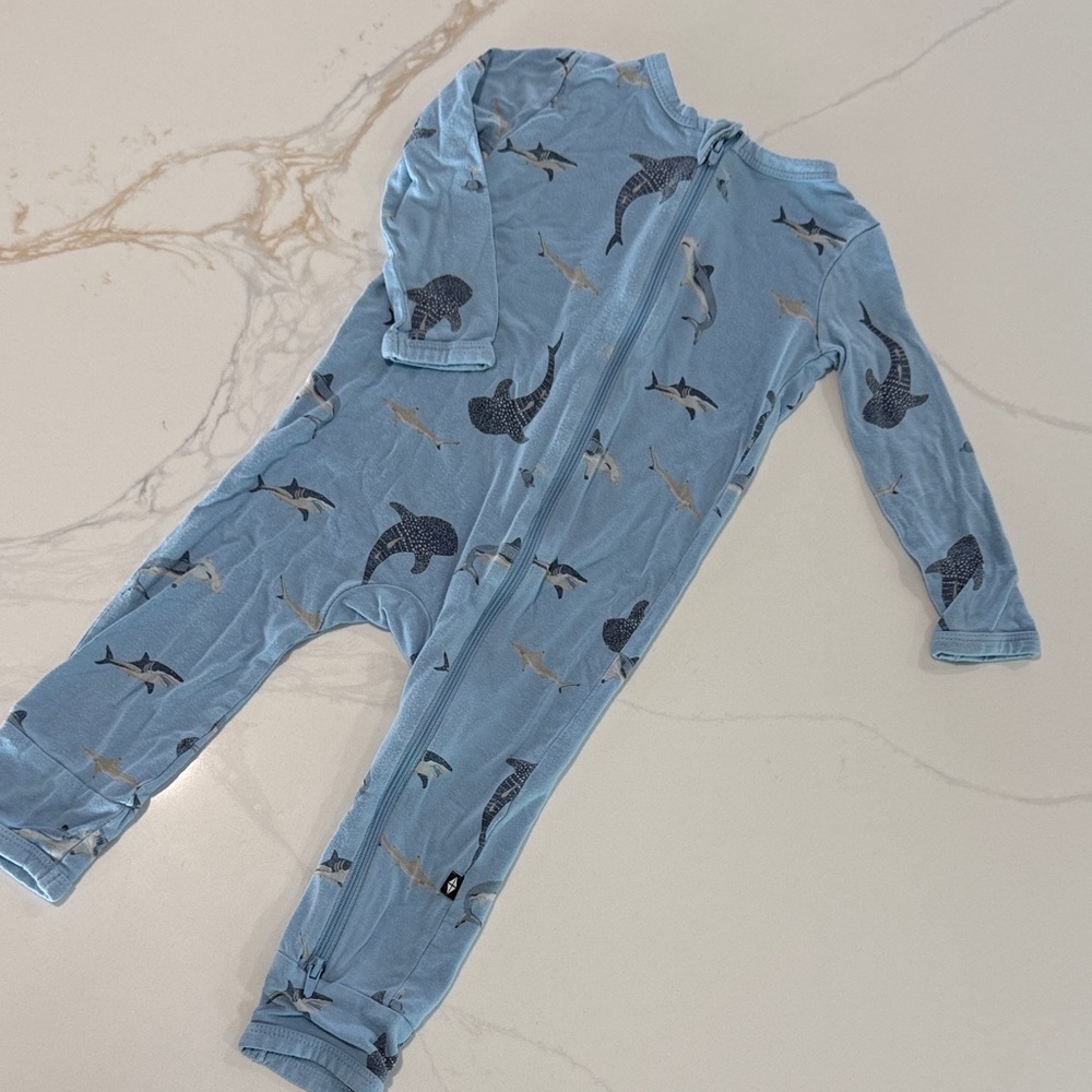 Kyte Baby Zip Pajamas 🦈 Blue Shark Print - Size 18-24 month